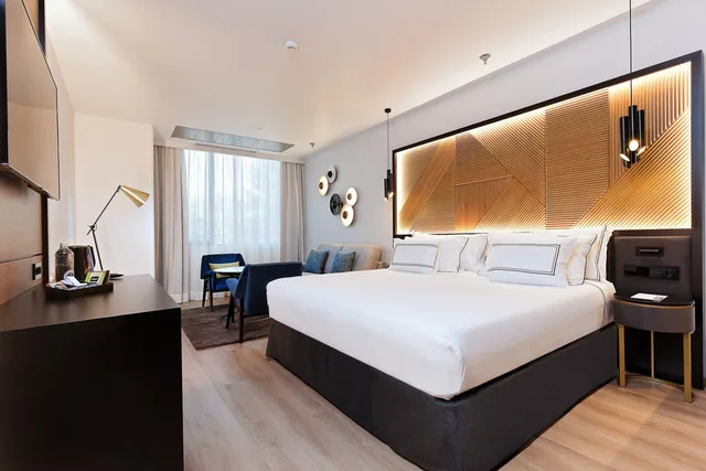 غرفة بريميوم بسرير مزدوج أو سريرين منفصلين، Melia Avenida America 2/4