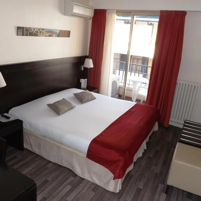 غرفة بسرير مزدوج بشرفة، Exclusive Hotel Comte De Nice 2/10