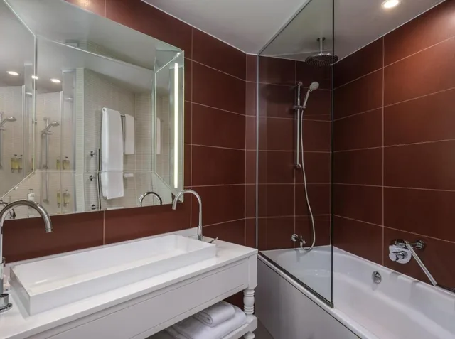 غرفة كلاسيكية بسرير مزدوج، Renaissance Paris Hippodrome de St. Cloud Hotel 7/10