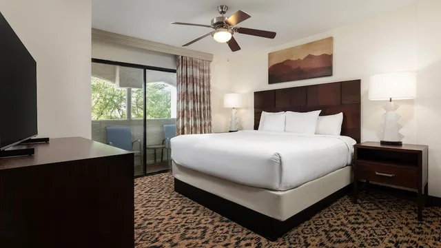غرفة بسرير كينج وسريرين منفصلين بـ3 غرف نوم، Holiday Inn Club Vacations Scottsdale Resort 4/10