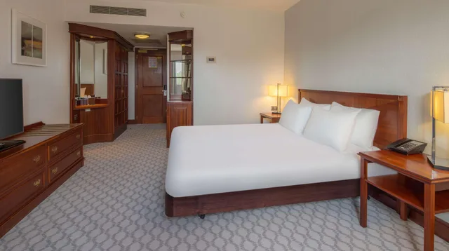Wellness, Guest Room, Double Bed، Hilton East Midlands Airport 1/3