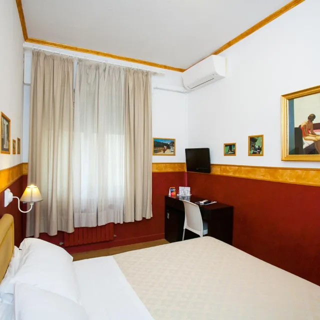 غرفة كلاسيكية بسرير مزدوج أو سريرين منفصلين، Diana Suites 8/10