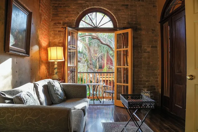 جناح جونيور بسرير كينج بشرفة، The Olivier House Hotel 3/7