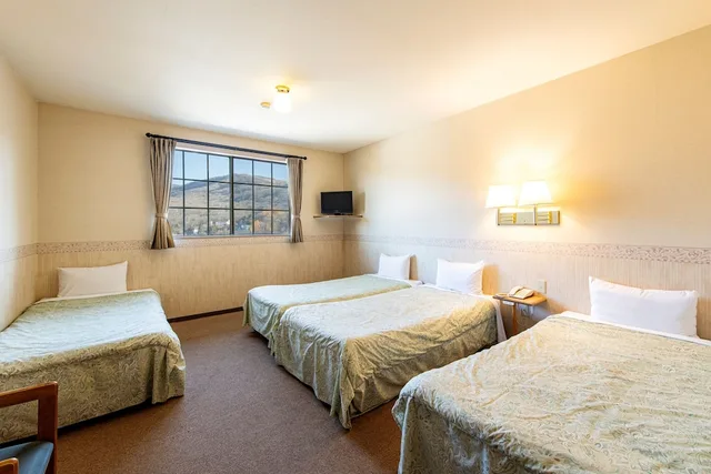 غرفة رباعية بأربعة أسرّة بإطلالة على البحيرة للمدخنين، Shirakabako Hotel Paipu No Kemuri 1/2