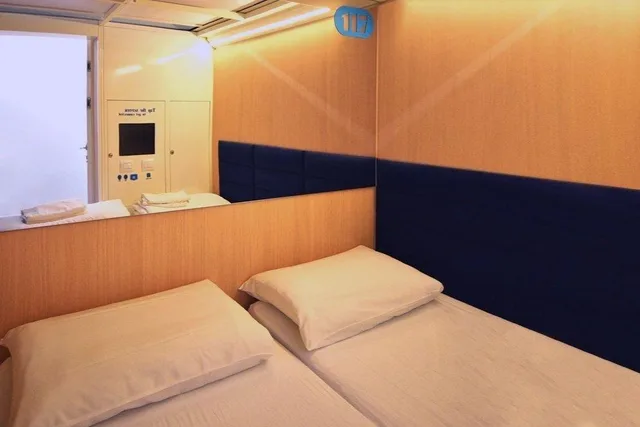 Female Dorm, Cabin, Shared Bathroom، Ostelzzz 1/1