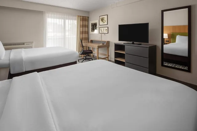 غرفة ديلوكس بسريرين مزدوجين بشرفة، Wingate by Wyndham Lincoln Airport East 1/3