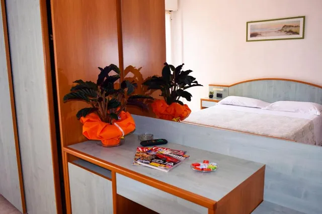 غرفة ثلاثية، Hotel Astor 8/8