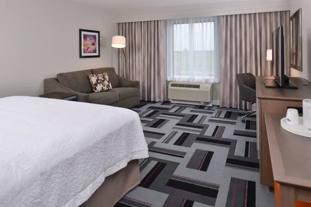 غرفة بسرير كينج لذوي الإعاقة، Hampton Inn And Suites Ames Ia 1/4