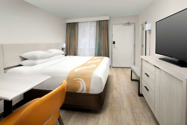 غرفة قياسية بسرير كينج، Quality Inn Atlantic Beach Mayo Clinic Jax Area 1/3