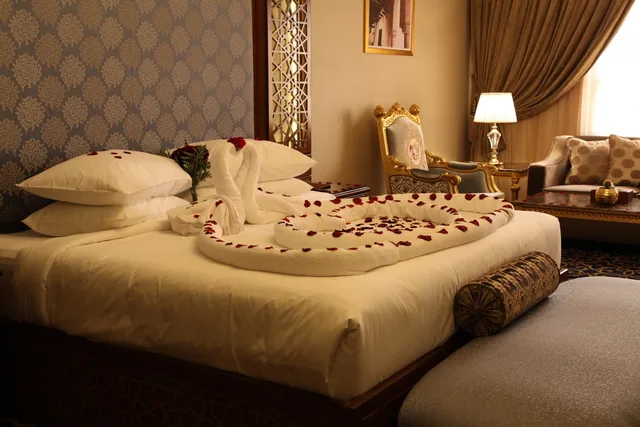 غرفة كلاسيكية ديلوكس بسرير كينج بشرفة، فندق الرهدان(Al Rahden Hotel) 1/3