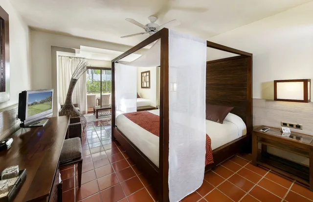 جناح جونيور سوبيريور بسرير كينج، Catalonia Royal Bavaro - Adults Only 2/5