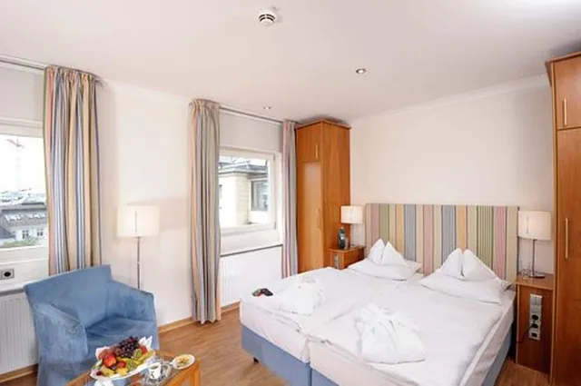 Comfort, Double Bed, Baseler Hof Hotel 2/6