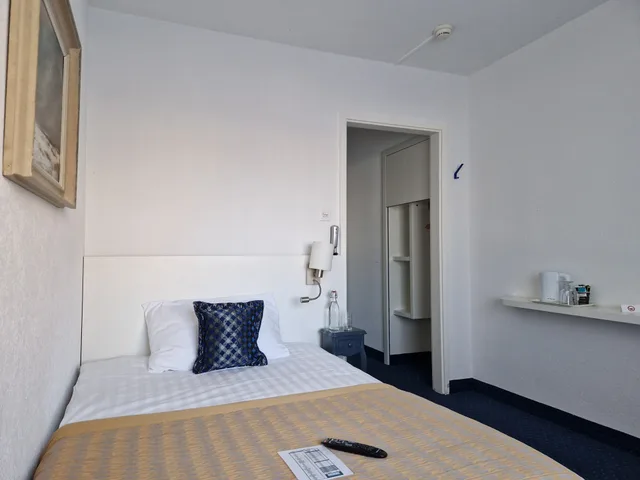 Room, Single, Harbour Side، Hotel Touring au Lac 1/11