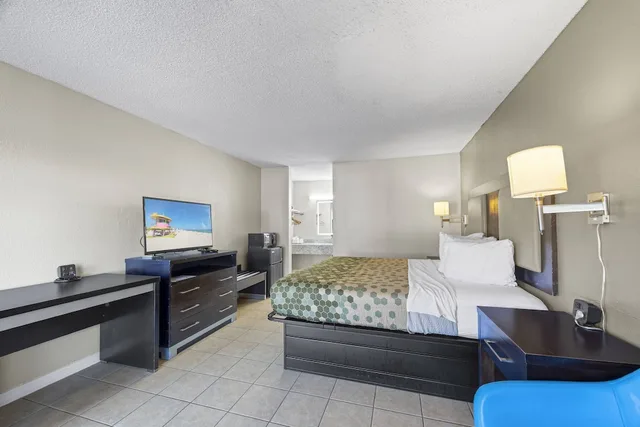 غرفة قياسية بسرير كينج للمدخنين، Econo Lodge Lavonia, GA 5/6