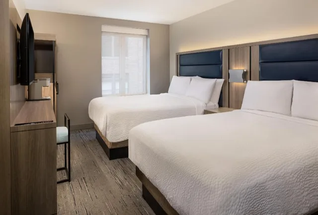 غرفة بسرير مزدوج بحوض استحمام لذوي الإعاقة، Holiday Inn Express - New York City Chelsea 1/9