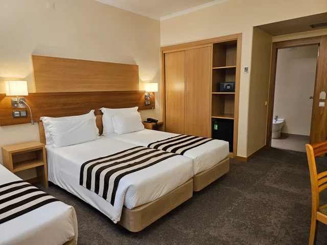 Room, Twin Beds, with Extra Bed, Principe Lisboa 1/10