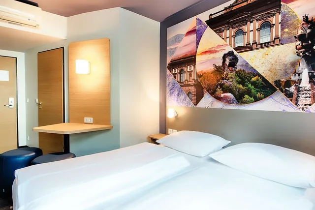 غرفة بسرير كوين، B&B Hotel Kaiserslautern 2/6