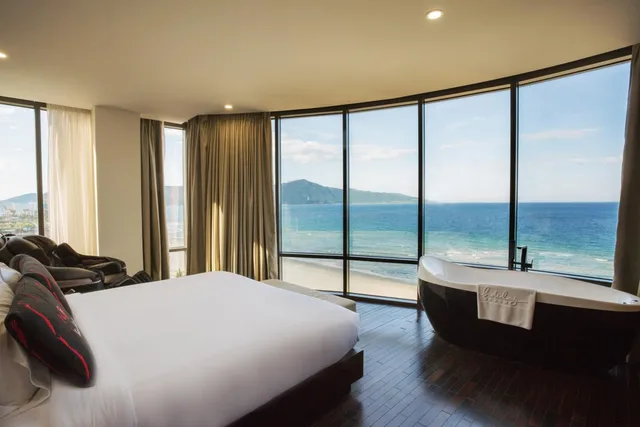 Presidential, Suite, Beach Front, Holiday Beach Hotel Danang 1/1