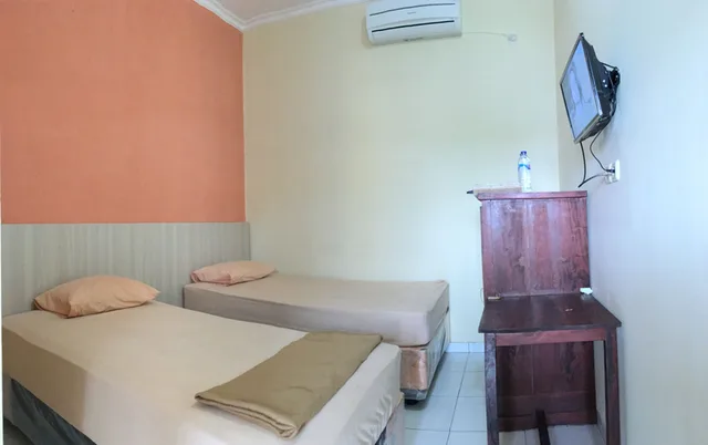 غرفة قياسية بسريرين منفصلين، Padi Hotel Purwodadi 1/3