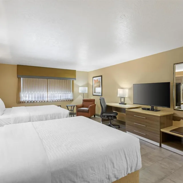 غرفة بسريرين كوين بحوض استحمام لذوي الإعاقة، Best Western Plus Canyonlands Inn 2/5