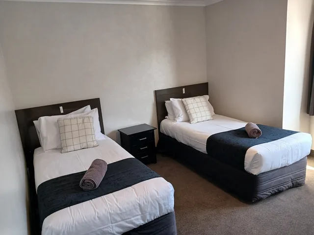 شقة عائلية بسرير مزدوج وسريرين منفصلين بغرفة نوم واحدة، Palm City Motor Inn 6/10