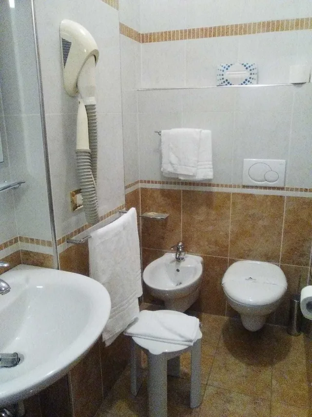 Room, Double or Twin Bed, Heron 1/2