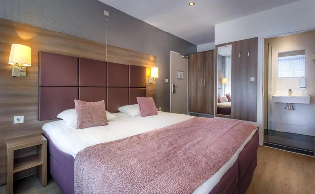 غرفة قياسية بسرير كوين، Hotel Victorie 3/6