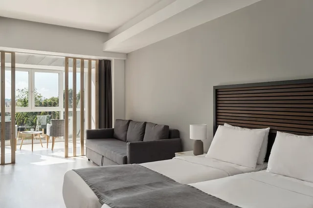 جناح جونيور بسريرين منفصلين بإطلالة على المسبح مع أريكة، Ariti Grand Hotel Corfu 4/9