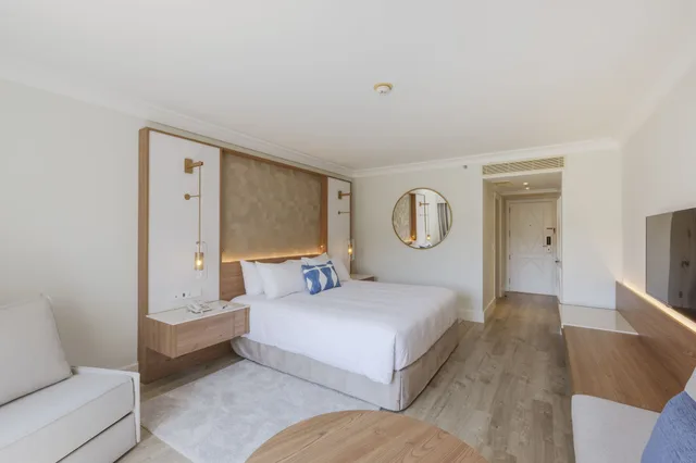 غرفة قياسية بسرير كينج، Hotel Denia La Sella Golf Resort And Spa Formerly Denia Marriott La Sella Golf Resort 2/6