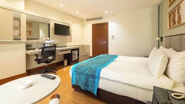 Junior Suite, Teymur Continental Hotel 4/8
