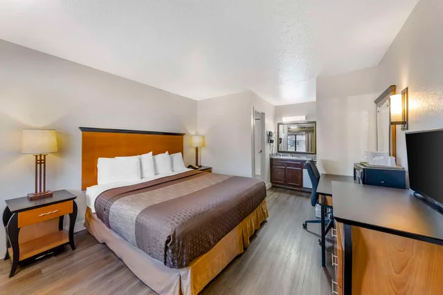 غرفة بسرير كينج، Rodeway Inn At Nevada State Capitol 1/5