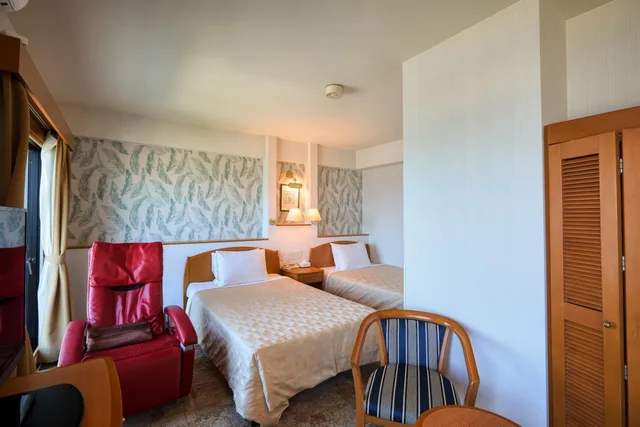 غرفة بسريرين منفصلين بإطلالة على البحر للمدخنين، Naha Beach Side Hotel 6/10