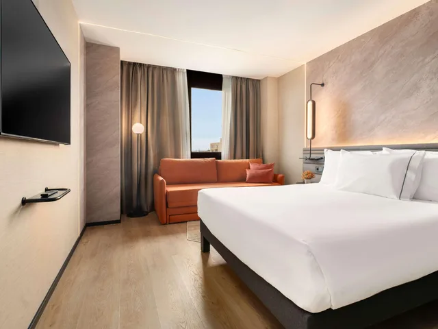 غرفة تنفيذية بسرير مزدوج مع أريكة، Novotel Valencia Lavant 1/10