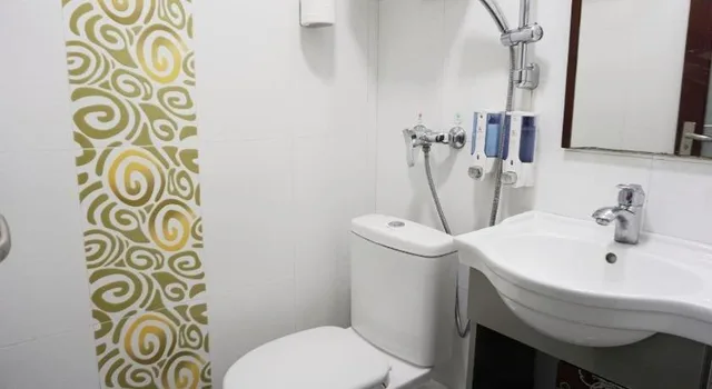 غرفة ثلاثية، National Inn 2/3