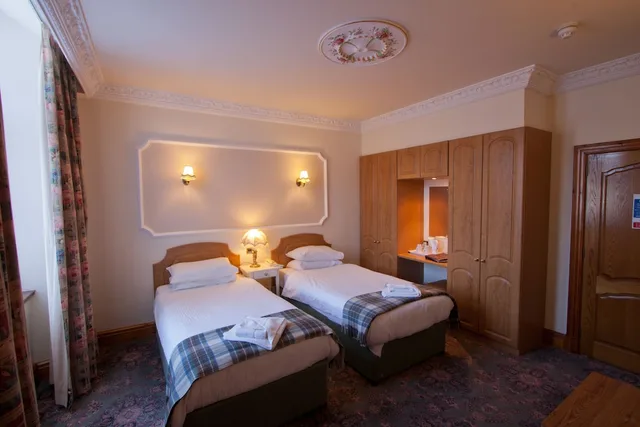 Standard, King Bed, Duke of Gordon 3/5