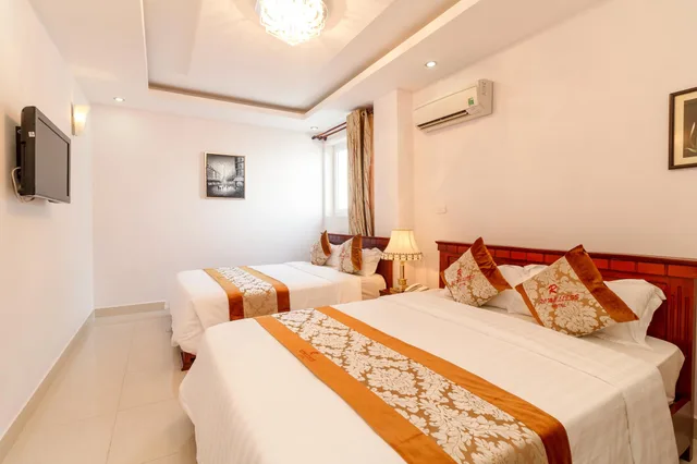 غرفة عائلية بسريرين كوين بإطلالة على المدينة، Romeliess Hotel 1/2