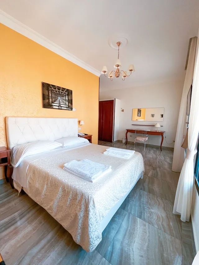 Superior, Double Bed, Ostello Bello Napoli 4/9