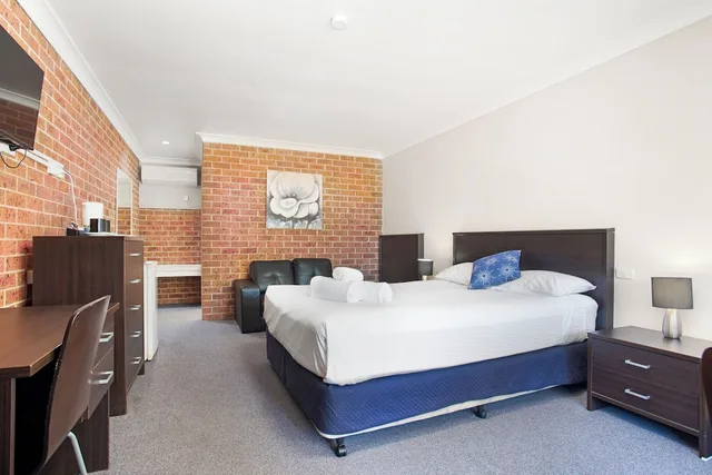 Deluxe, Queen Bed, Lake Macquarie Motor Inn 4/6