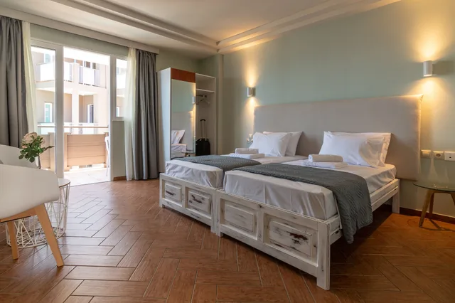 غرفة سوبيريور بسريرين منفصلين بإطلالة على البحر، Girogiali Beach Hotel 2/6