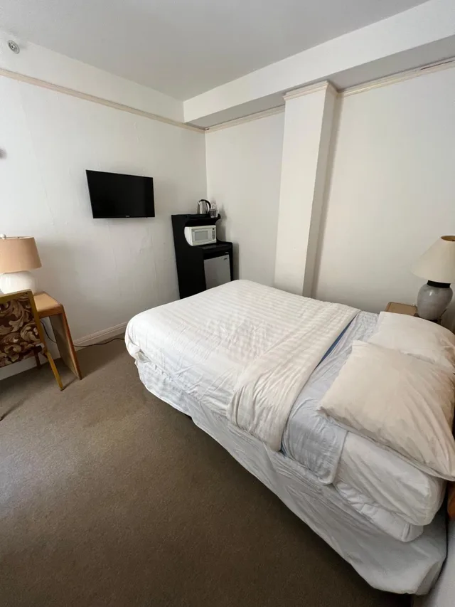 Mixed Dorm, Nash Hotel Berkeley 6/10