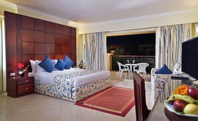 غرفة ديلوكس بسرير مزدوج، Edge Rotana Sea Beach 2/3
