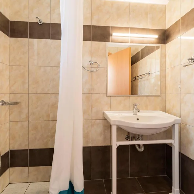 Standard, Double or Twin Bed, Garden View, Georgia Hotel 2/2