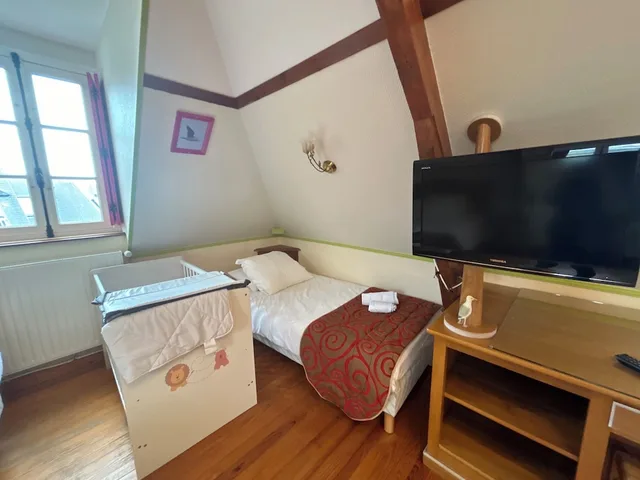Marina, Family, 2 Double Beds, Panoramic Sea View, Sofa، Hotel De Calais 1/10