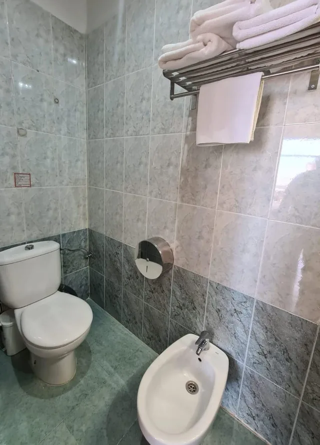 غرفة ديلوكس بسرير مزدوج بحمام خاص، Hostal Miami 2/2
