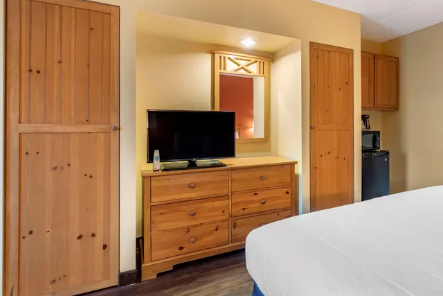 غرفة بسرير مزدوج، Econo Lodge Pigeon Forge Riverside 5/9