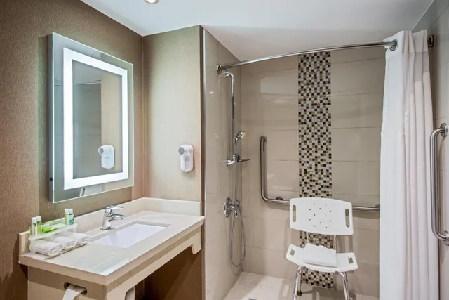 Room, Quadruple, 2 Queen Beds, Bathtub, Accessible, Quality Inn & Suites Regina Downtown 3/3