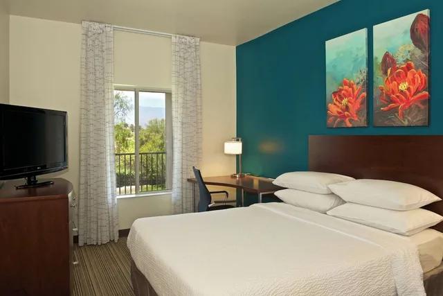 جناح بسريرين مزدوجين بإطلالة على الجبل بشرفة بغرفتي نوم، Residence Inn By Marriott Palm Desert 1/2