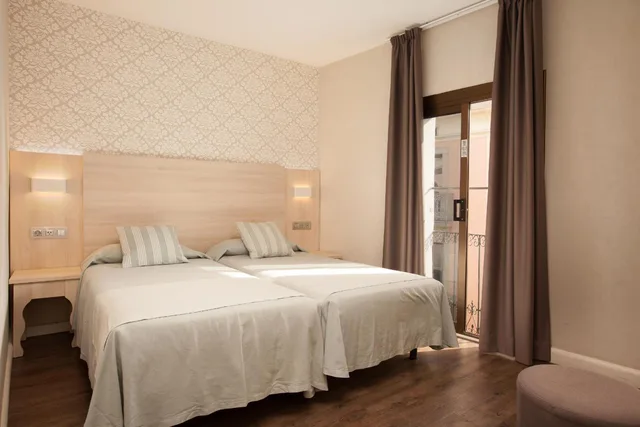 Standard, Twin Beds, Hostal Fernando 2/4