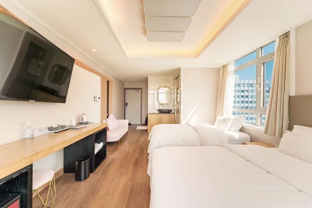 غرفة ديلوكس عائلية بسريرين منفصلين وسرير مزدوج وسرير فردي بإطلالة على المدينة، Central Park Hotel Busan 6/10