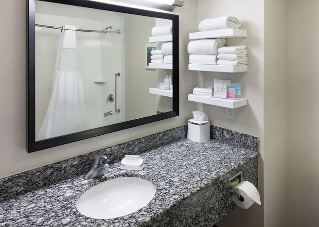 جناح بسرير كينج لذوي الإعاقة، Hampton Inn San Diego Downtown 4/4